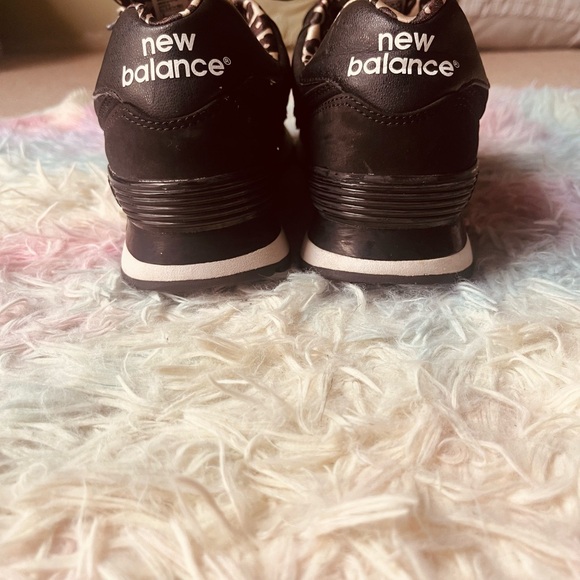 New Balance 574 Running Shoe Black Leopard Print WL574SPK Women Size US 8 - Picture 2 of 10
